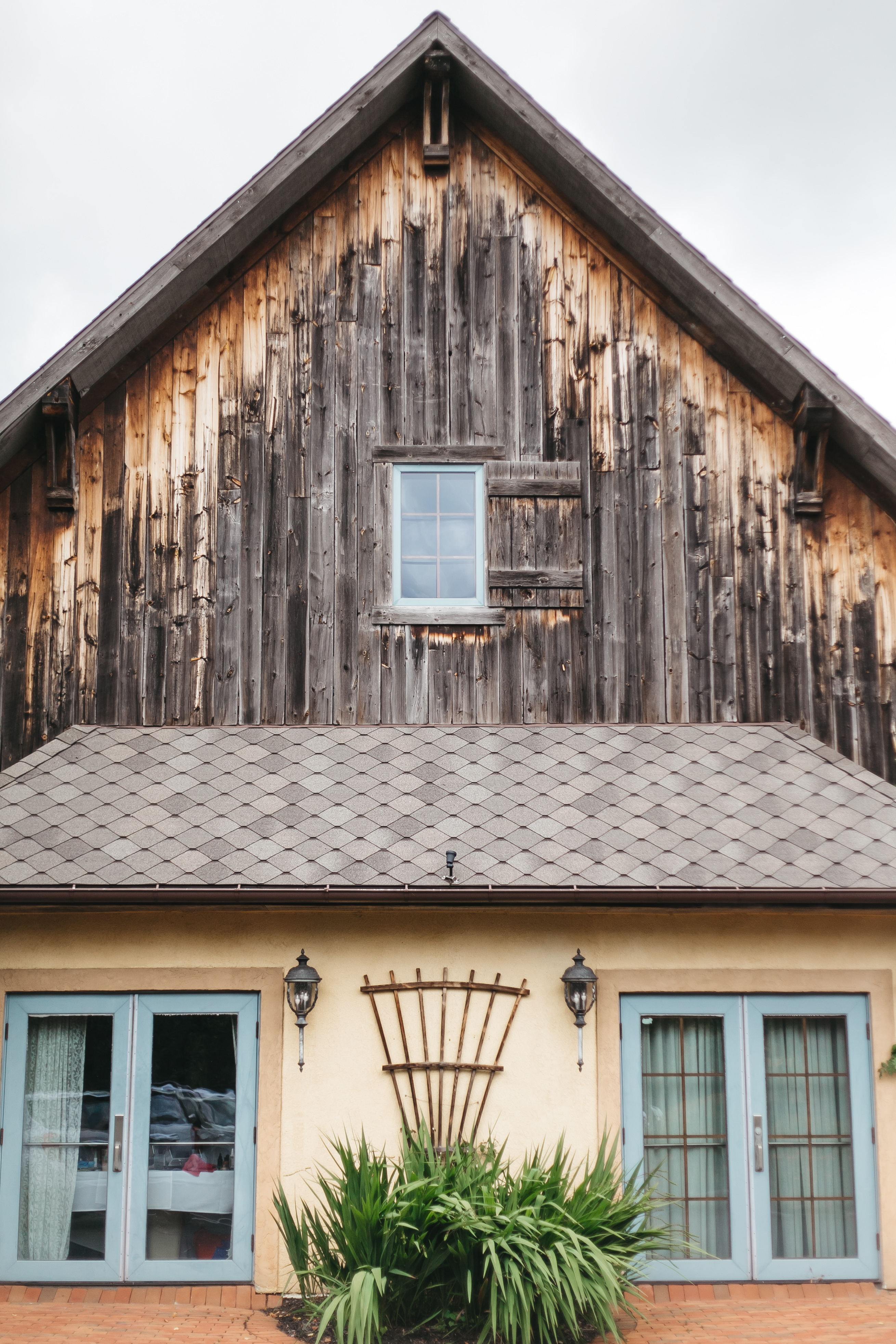 Skaneateles New York Wedding at Anyelas Vineyard by Emi Rose Studio